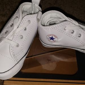 Converse shoes toddler size 4